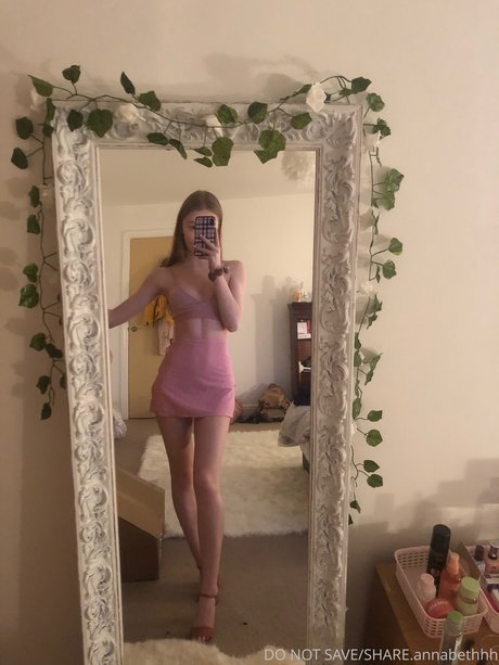 Foto di nudo di fuga di OnlyFans di Annabeth Davies