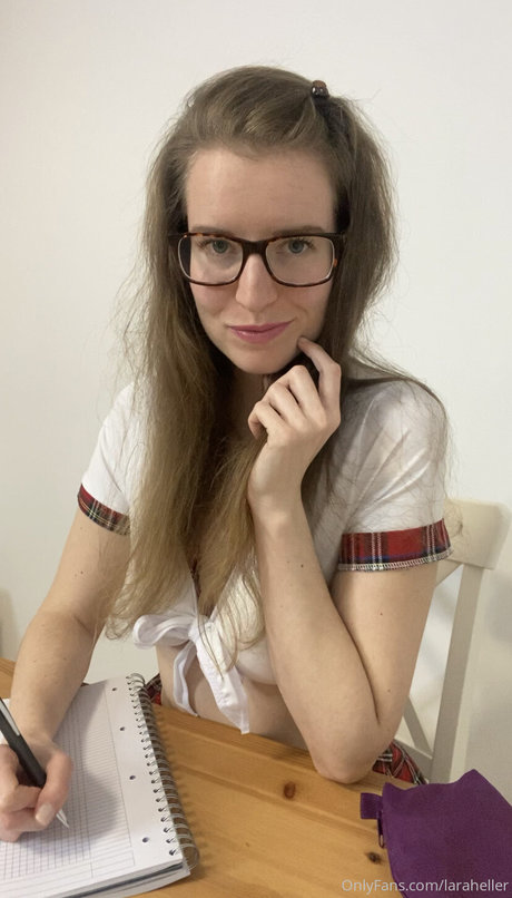 Foto di nudo di fuga di OnlyFans di Laraheller