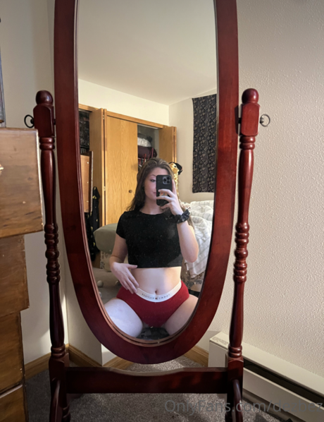 Foto di nudo di fuga di OnlyFans di Dezbez