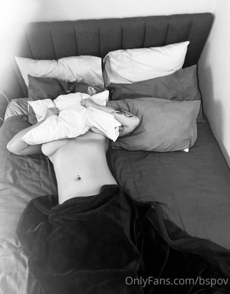 Foto di nudo di fuga di OnlyFans di Bellaalouise