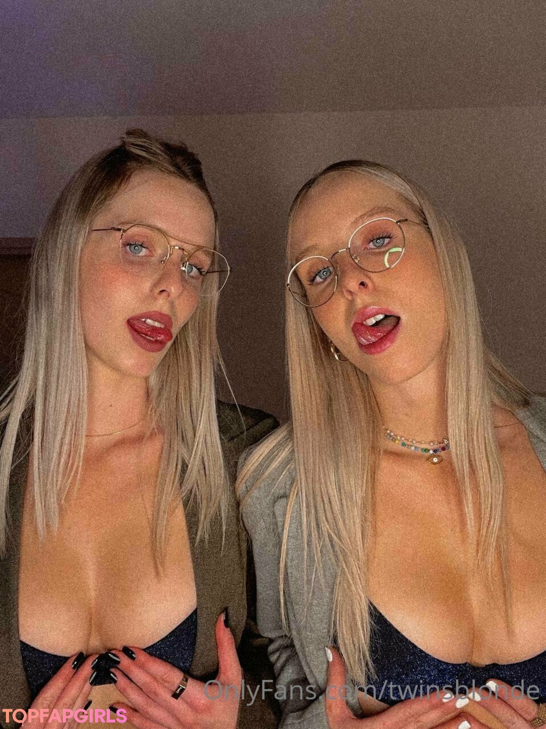 Foto di nudo di fuga di OnlyFans di Onlytwinz #139