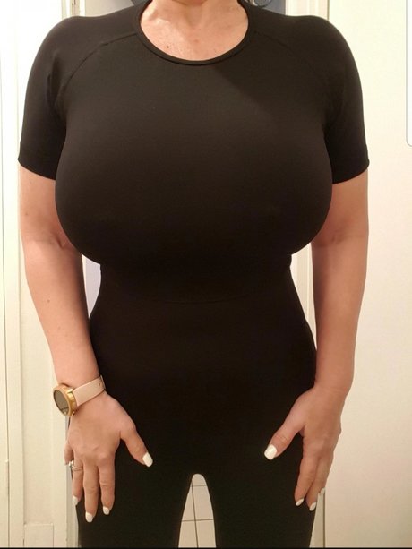 Foto di nudo di fuga di OnlyFans di Monte Rae