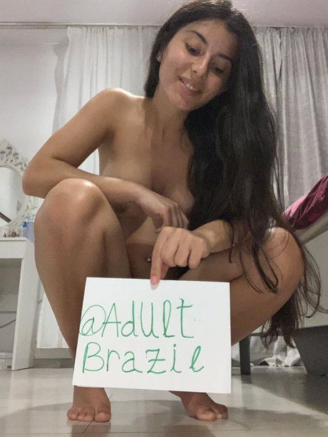 Foto di nudo di fuga di OnlyFans di Queenzena