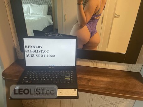 Foto di nudo di fuga di OnlyFans di Kennedy Nicole