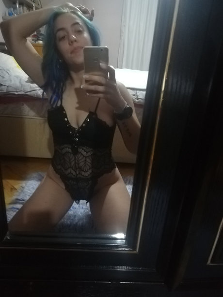 Foto di nudo di fuga di OnlyFans di Kanchhi