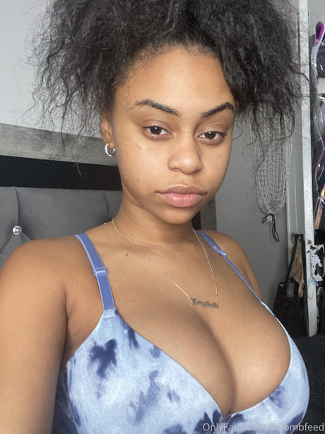 Foto di nudo di fuga di OnlyFans di Kayla Le Bomb