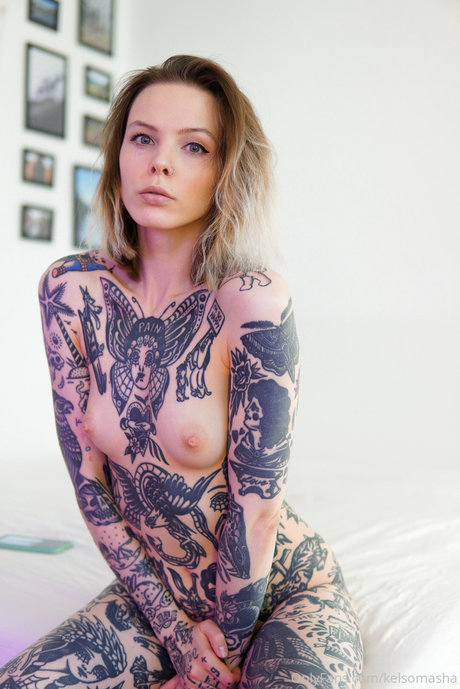 Foto di nudo di fuga di OnlyFans di Tattooed Russian