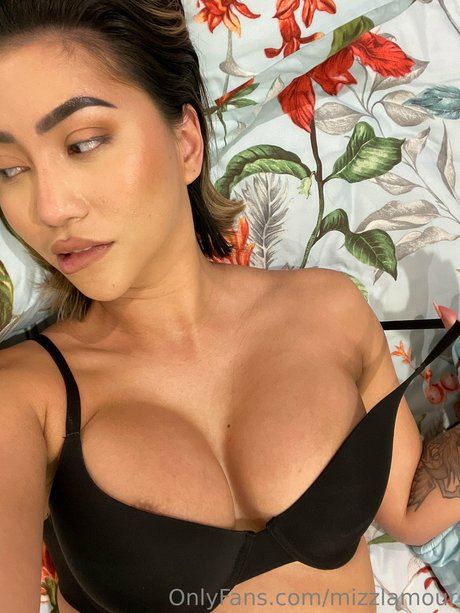 Foto di nudo di fuga di OnlyFans di Mizzlamour