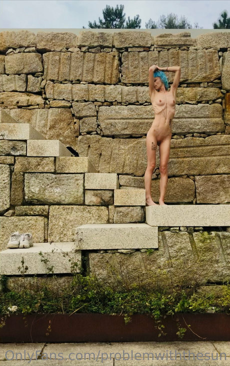 Foto di nudo di fuga di OnlyFans di Problem With The Sun