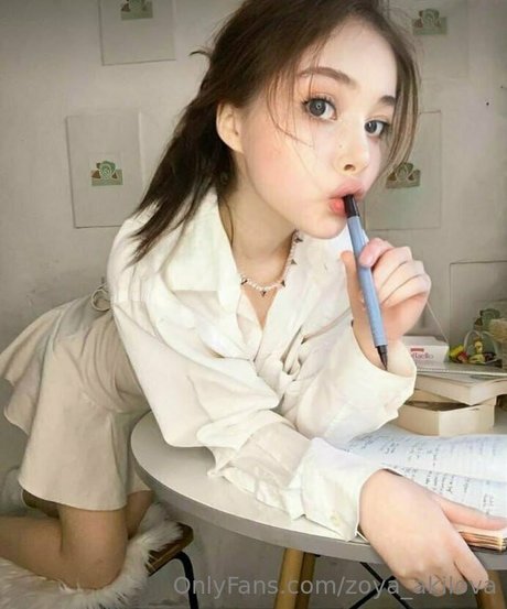 Foto di nudo di fuga di OnlyFans di Zoyaakilova