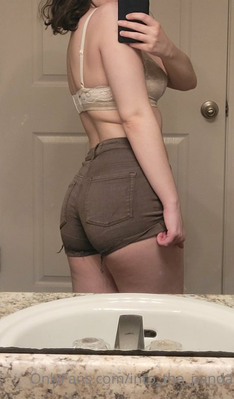 Foto di nudo di fuga di OnlyFans di Laine
