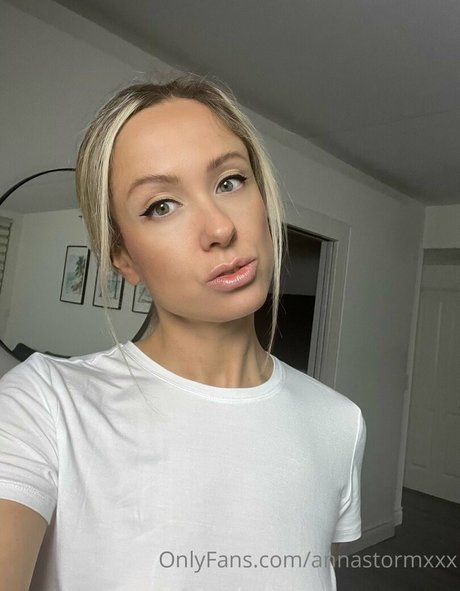 Foto di nudo di fuga di OnlyFans di Annastormxxx
