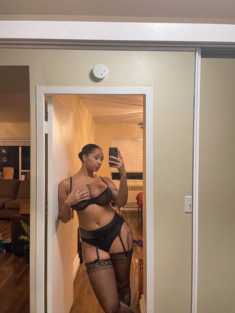 Foto di nudo di fuga di OnlyFans di Mixxedbaby503