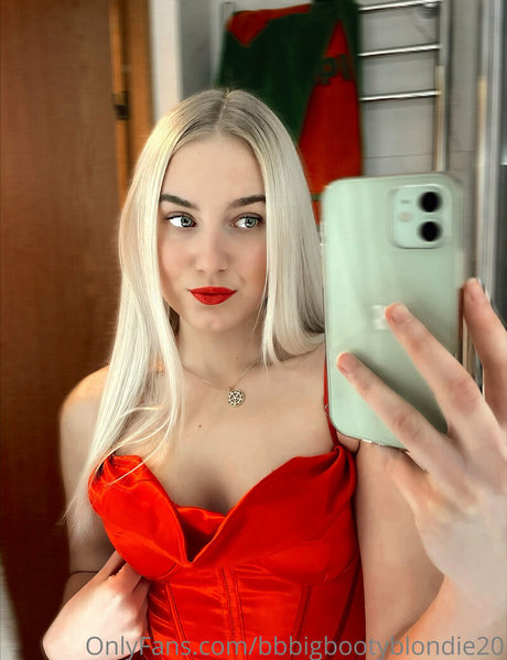 Foto di nudo di fuga di OnlyFans di Bigbootyblondie