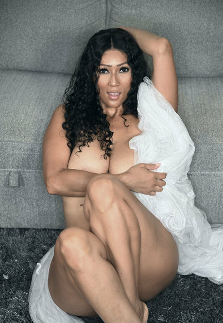 Foto di nudo di fuga di OnlyFans di Chars House