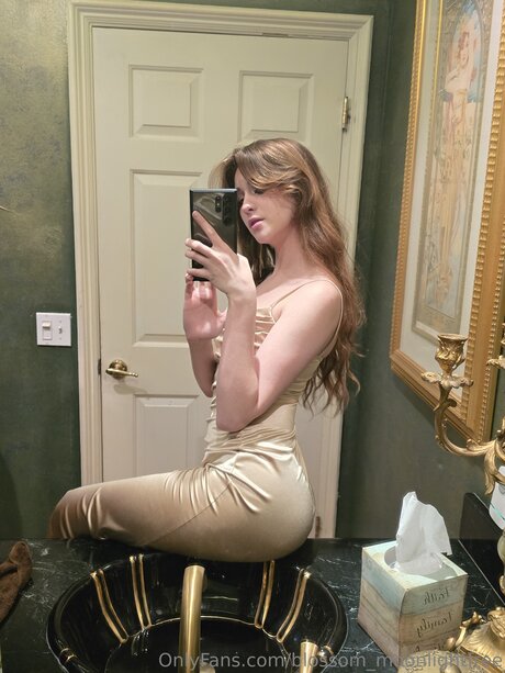 Foto di nudo di fuga di OnlyFans di Blossom Moonlightfree