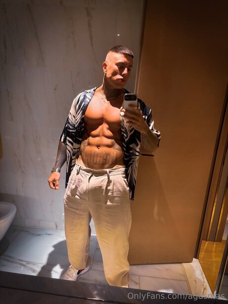 Foto di nudo di fuga di OnlyFans di Agusmas
