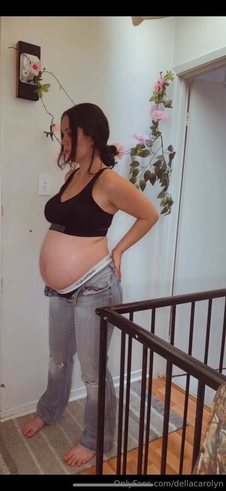 Dellacarolyn