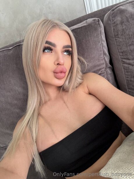 Foto di nudo di fuga di OnlyFans di Perssian Babyone