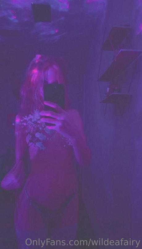 Foto di nudo di fuga di OnlyFans di Emerald Wildea