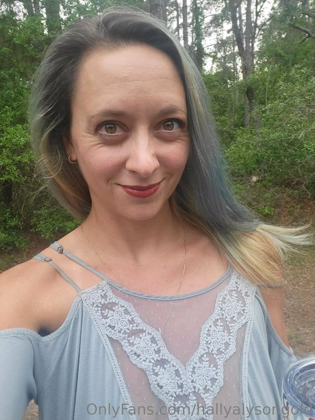 Foto di nudo di fuga di OnlyFans di Hally Alyson