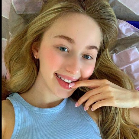 Foto di nudo di fuga di OnlyFans di Mia Reina