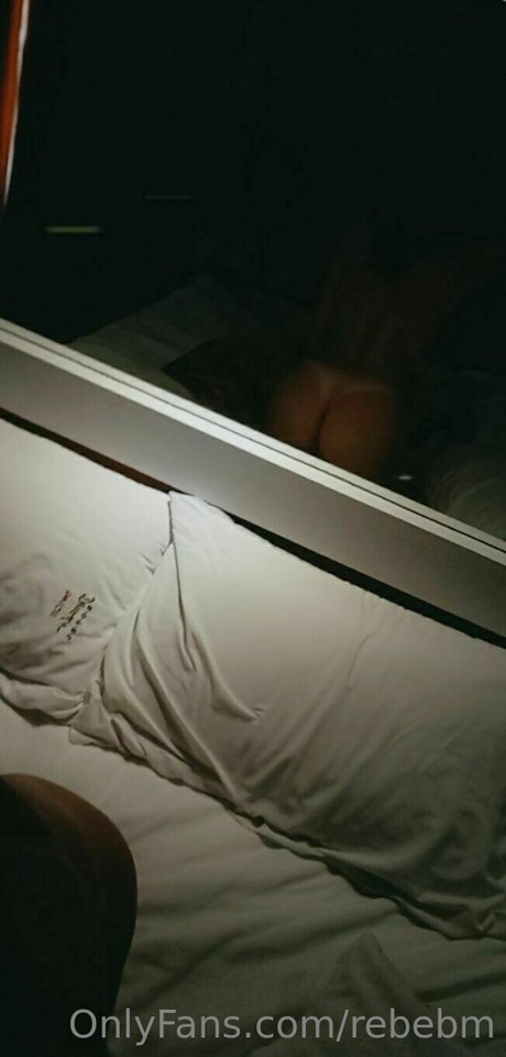 Foto di nudo di fuga di OnlyFans di Rebeca Burgos