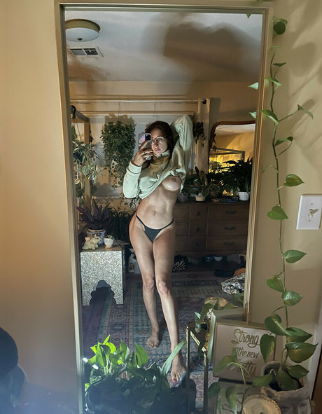 Foto di nudo di fuga di OnlyFans di Mollydixx