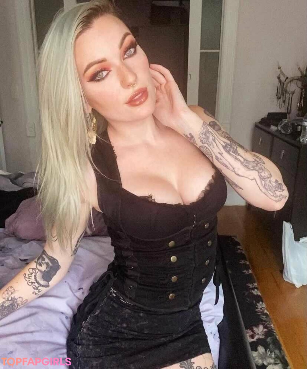 Foto di nudo di fuga di OnlyFans di Blackheartburlesque #93 Foto di nudo di fuga di OnlyFans di Blackheartburlesque #93