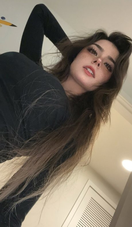 Foto di nudo di fuga di OnlyFans di Aruuu