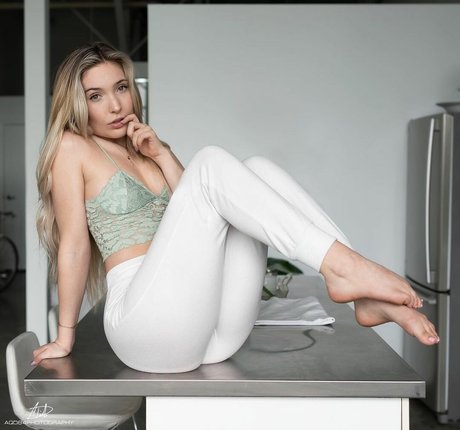 Foto di nudo di fuga di OnlyFans di Jennatwitch