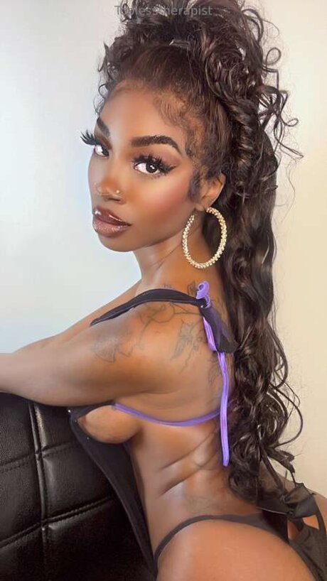 Toplesstherapist