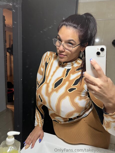 Foto di nudo di fuga di OnlyFans di Takeyourgenia