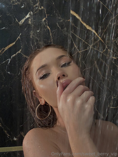 Foto di nudo di fuga di OnlyFans di Sweet Berry Vip