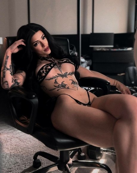 Foto di nudo di fuga di OnlyFans di Darla Eliza