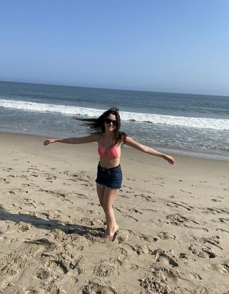 Foto di nudo di fuga di OnlyFans di Laura Marano
