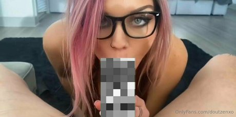 Foto di nudo di fuga di OnlyFans di Doutzenxo