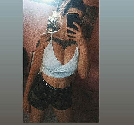 Foto di nudo di fuga di OnlyFans di Suzizvonar