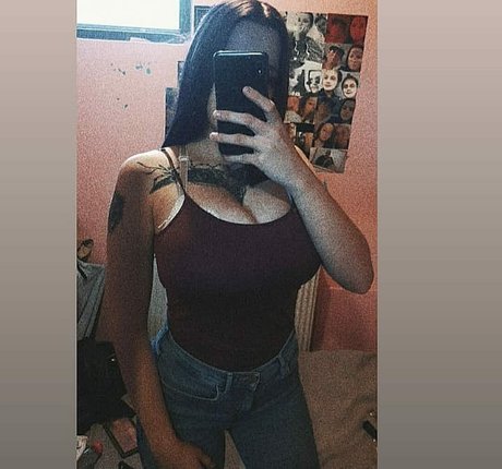 Foto di nudo di fuga di OnlyFans di Suzizvonar