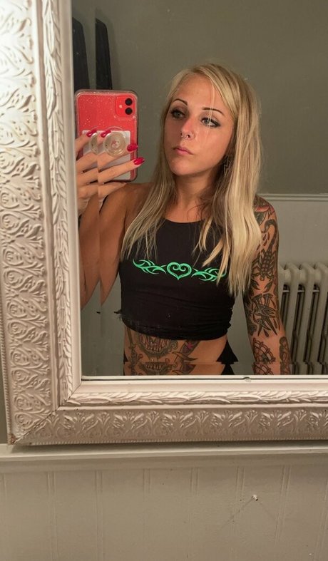 Foto di nudo di fuga di OnlyFans di Alliekazam