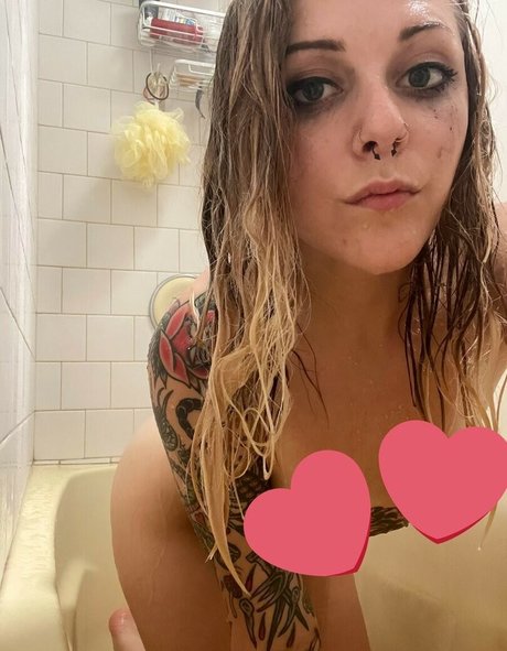 Foto di nudo di fuga di OnlyFans di Alliekazam