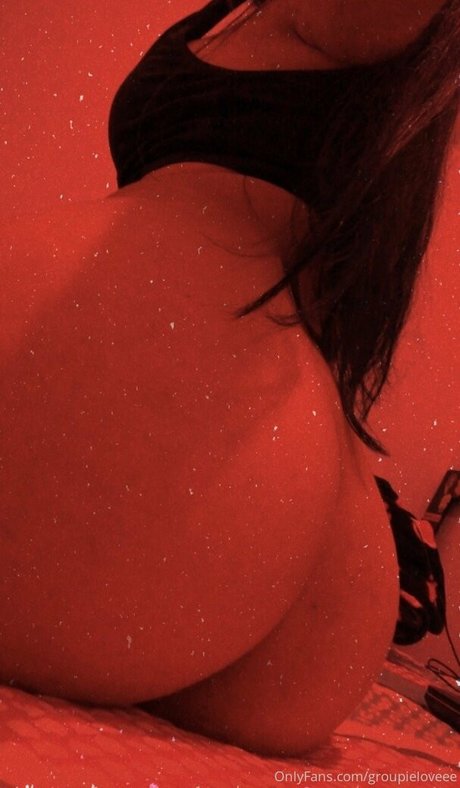 Foto di nudo di fuga di OnlyFans di Groupielover