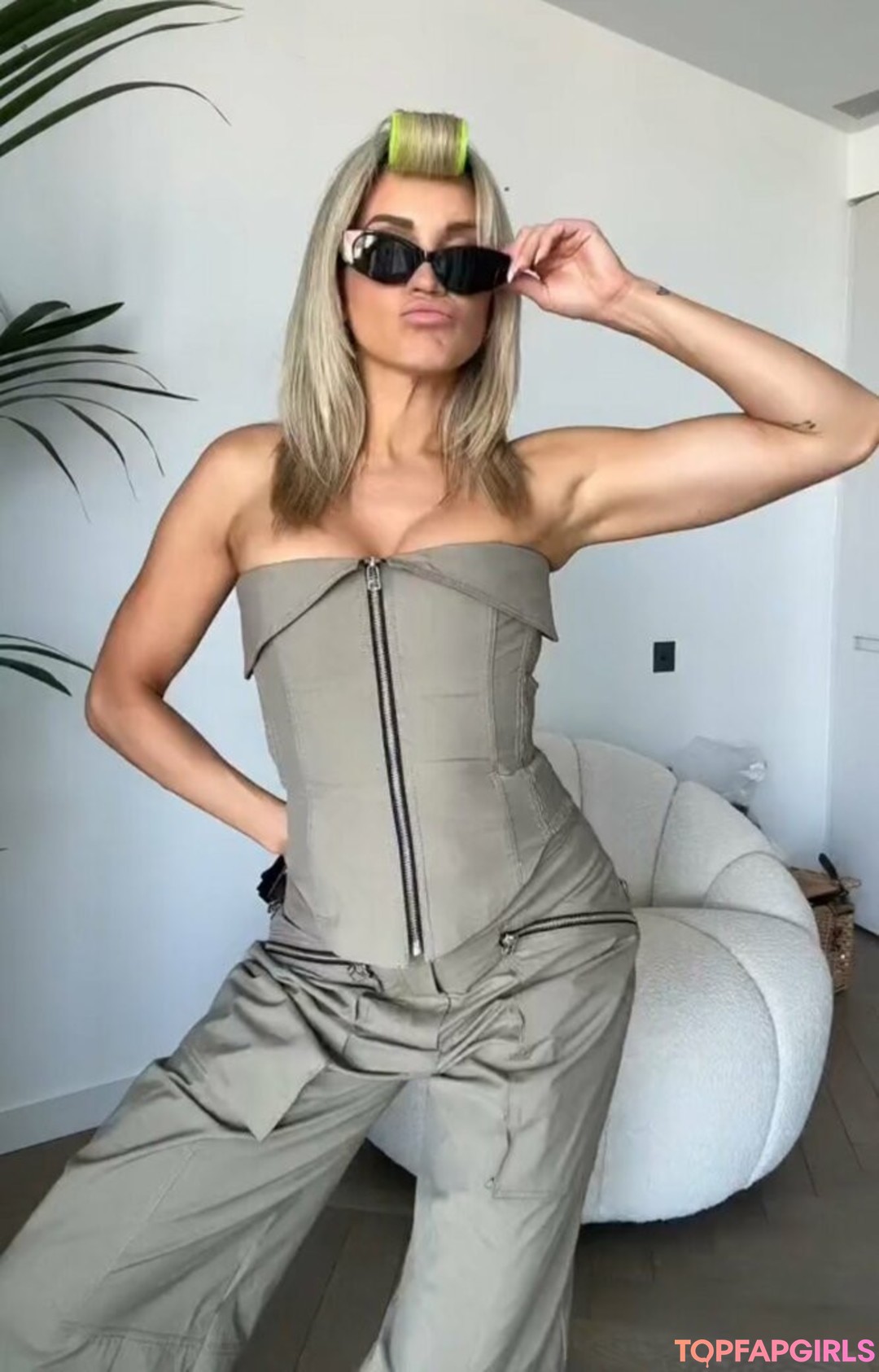 Foto di nudo di fuga di OnlyFans di Ashley Roberts #283 Foto di nudo di fuga di OnlyFans di Ashley Roberts #283
