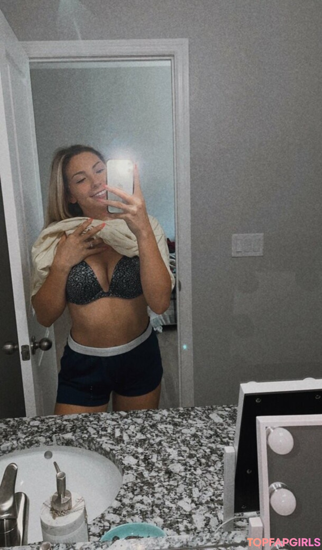 Foto di nudo di fuga di OnlyFans di Truckgirlashley #10 Foto di nudo di fuga di OnlyFans di Truckgirlashley #10