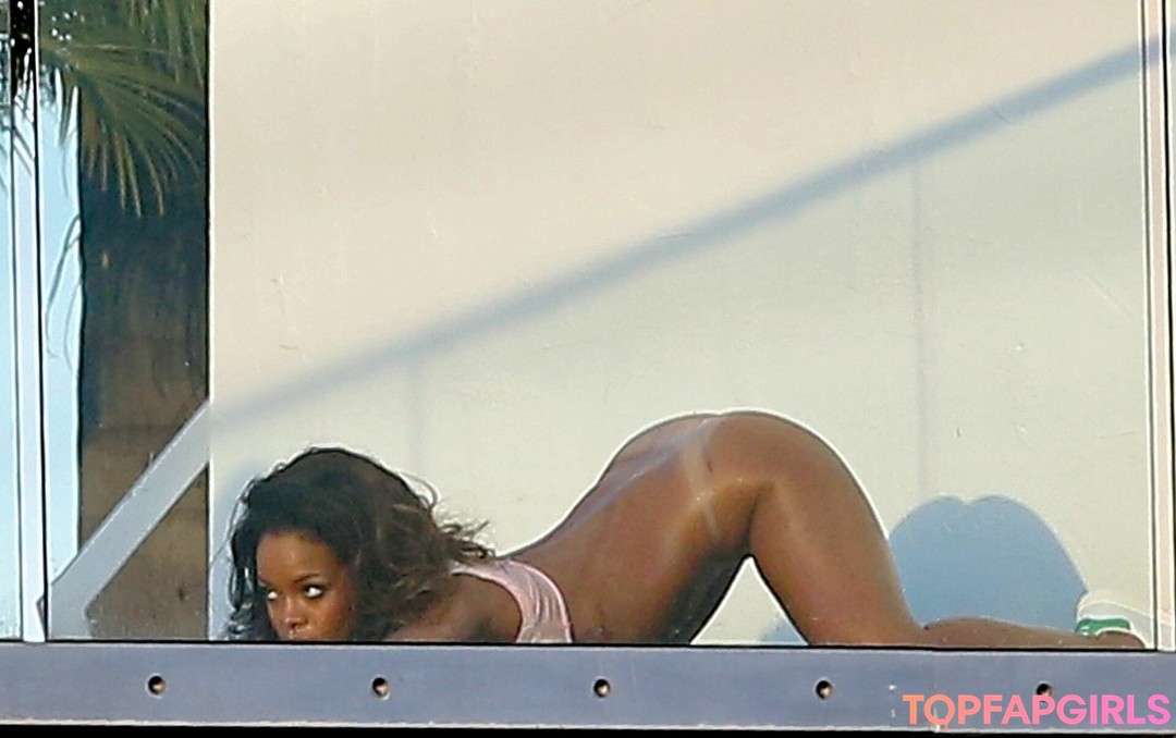 Foto di nudo di fuga di OnlyFans di Rihanna #1208