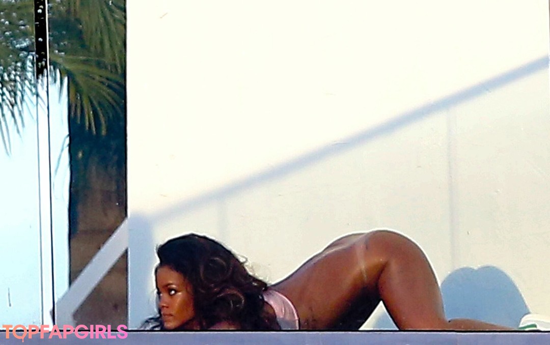 Foto di nudo di fuga di OnlyFans di Rihanna #1219