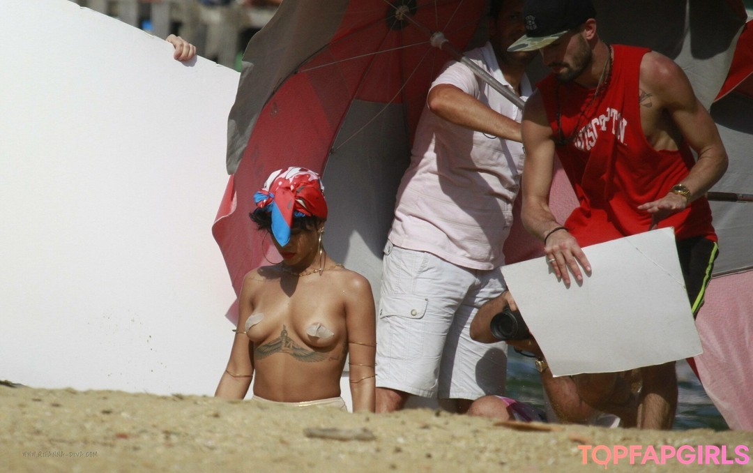 Foto di nudo di fuga di OnlyFans di Rihanna #1250