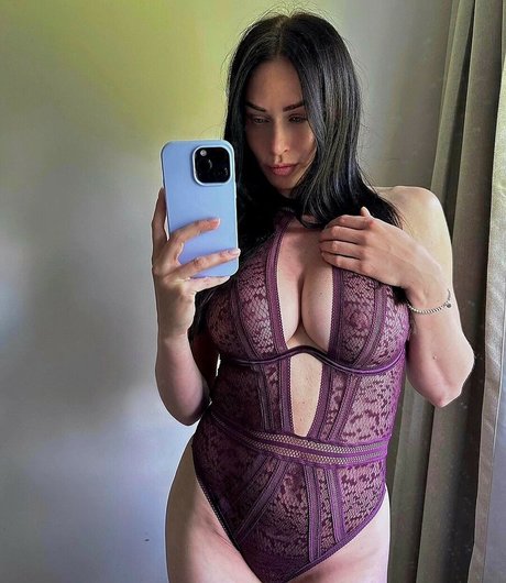 Foto di nudo di fuga di OnlyFans di Clare Richards