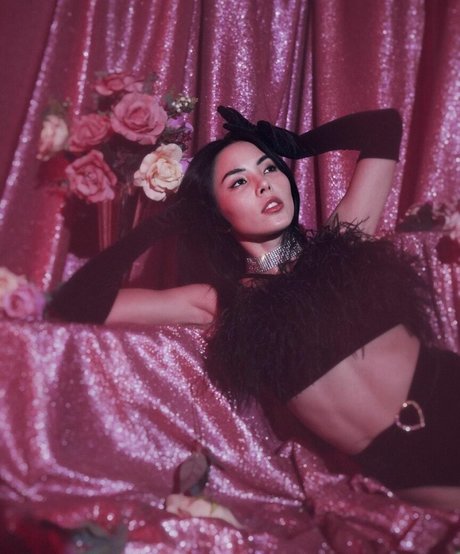 Foto di nudo di fuga di OnlyFans di Anna Akana