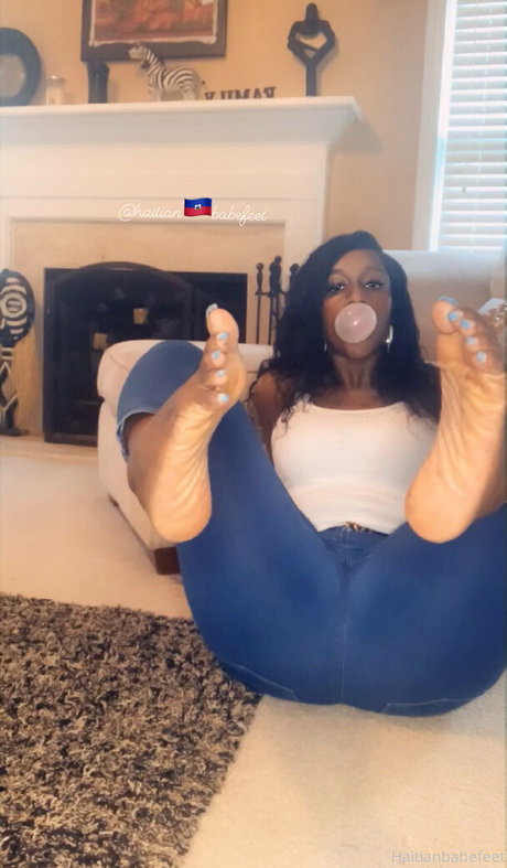 Foto di nudo di fuga di OnlyFans di Haitianbabefeet